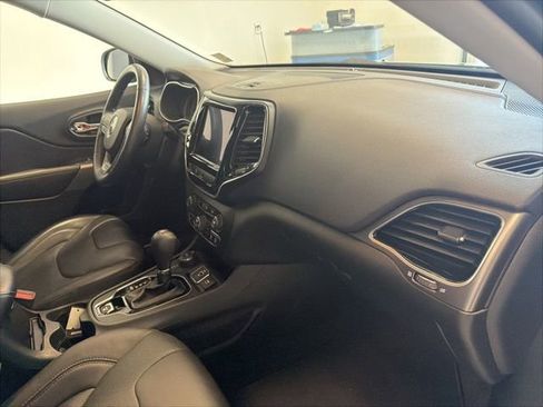 Used 2019 Jeep Cherokee Limited w/ Luxury Group AWD/4WD image 26
