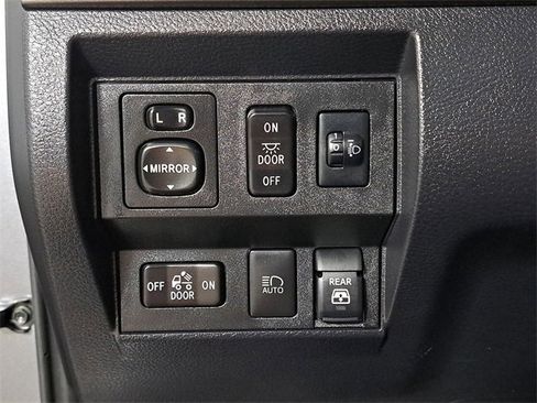 Used 2020 Toyota Tundra SR5 w/ SR5 Leather Package image 23