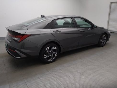 Used 2025 Hyundai Elantra SEL FWD image 10