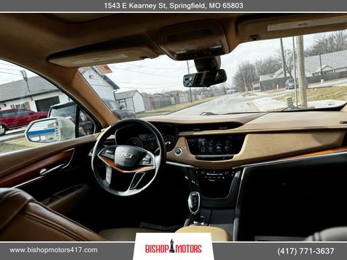 Used 2017 Cadillac XT5 Platinum w/ Driver Assist Package AWD/4WD image 16