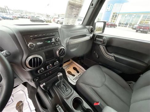 Used 2018 Jeep Wrangler Sport image 21
