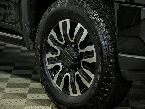 Used 2022 GMC Sierra 3500 Denali image 3