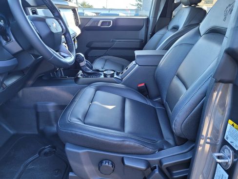 New 2025 Ford Bronco Badlands image 9