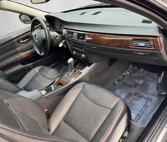 Used 2011 BMW 335i xDrive Sedan AWD/4WD image 21