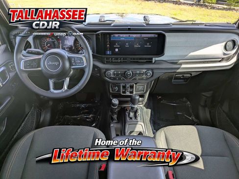 Used 2025 Jeep Wrangler Unlimited Sahara AWD/4WD image 15