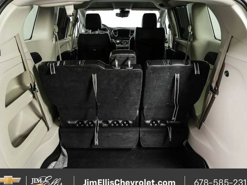 Used 2024 Chrysler Pacifica Touring-L FWD image 29