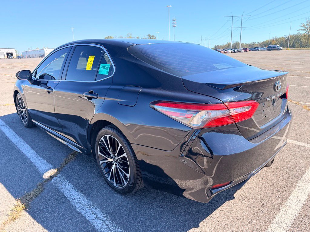Used 2018 Toyota Camry SE FWD image 3
