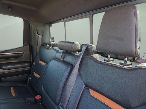 Certified 2022 GMC Sierra 1500 AT4 w/ AT4 Premium Package image 10