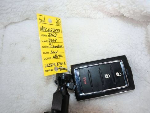 Used 2023 Jeep Grand Cherokee Laredo RWD image 22