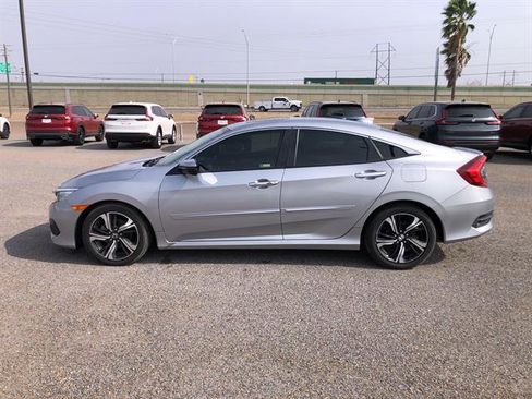 Used 2018 Honda Civic Touring image 4