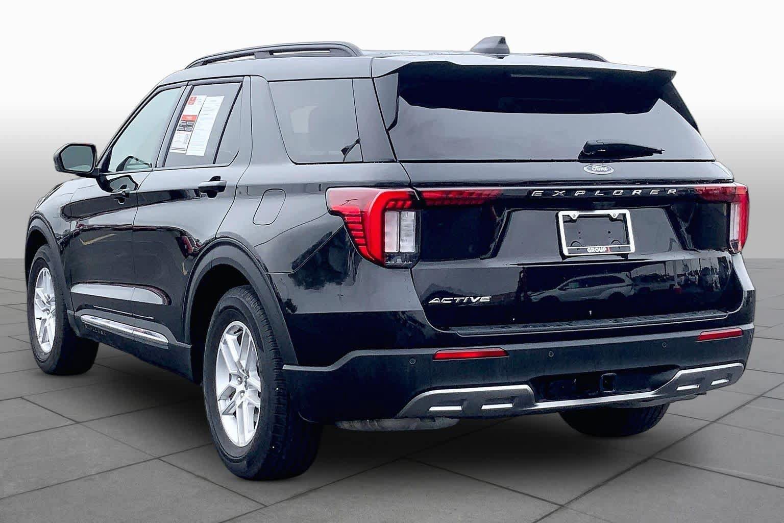 Used 2025 Ford Explorer Active w/ Active Comfort Package RWD image 12