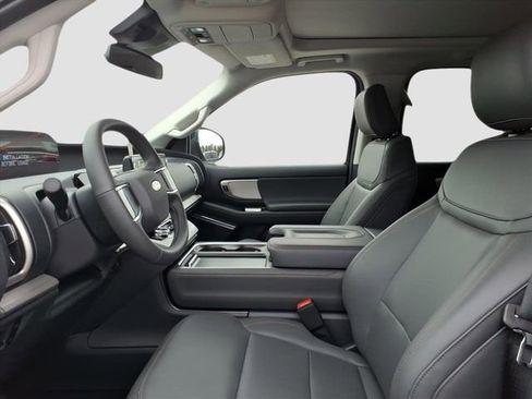 New 2025 Ford Expedition Active image 5