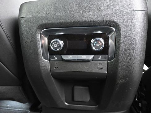 New 2025 Chevrolet Suburban Premier image 10