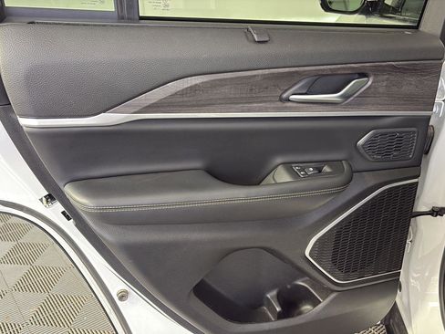 Used 2023 Jeep Grand Cherokee 4xe w/ Luxury Tech Group II image 22