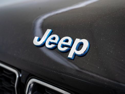 Used 2024 Jeep Grand Cherokee Limited 4xe image 3