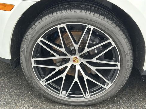 Used 2025 Porsche Macan Turbo image 11