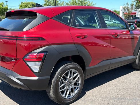 Used 2024 Hyundai Kona SE AWD/4WD image 4