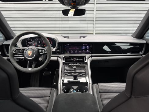 Certified 2026 Porsche Panamera image 12