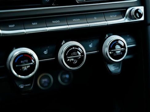 Used 2023 Genesis G70 2.0T image 37