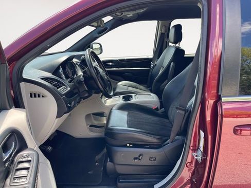 Used 2020 Dodge Grand Caravan SXT FWD image 9