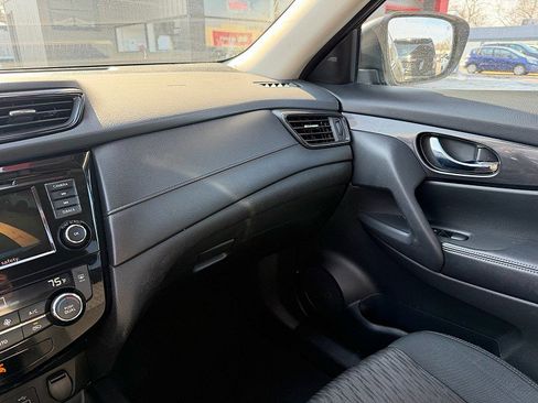 Used 2018 Nissan Rogue SV image 15