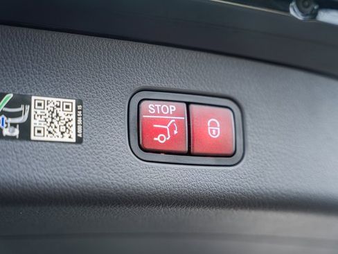 New 2025 Mercedes-Benz GLC 350e 4MATIC image 11