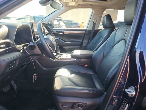 Used 2023 Toyota Highlander Limited image 14