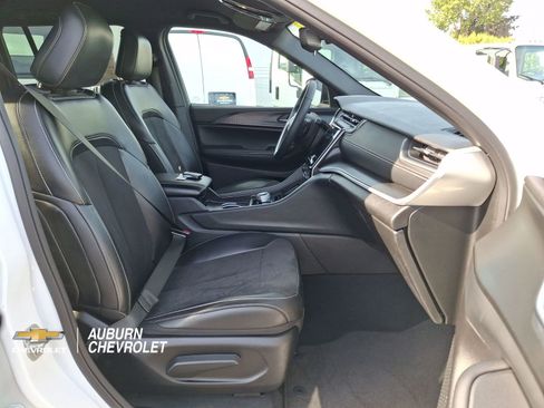Used 2024 Jeep Grand Cherokee Altitude AWD/4WD image 24