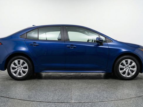 Used 2025 Toyota Corolla LE image 11