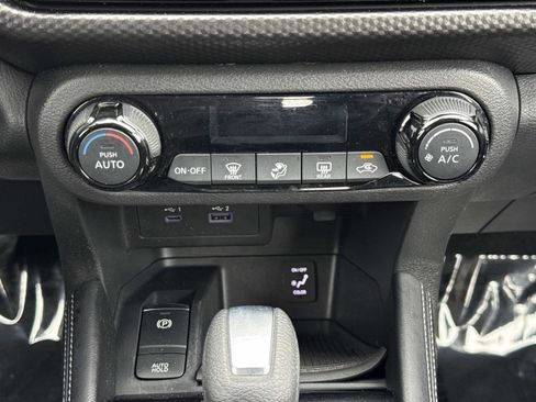 Used 2021 Nissan Kicks SV w/ Interior Electronics Package image 5