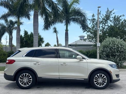 Used 2016 Lincoln MKX Select w/ Select Plus Package FWD image 4
