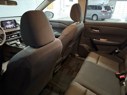 Certified 2025 Nissan Rogue SV image 27