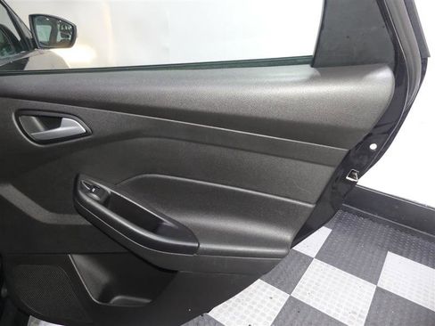 Used 2015 Ford Focus SE w/ SE Cold Weather Package image 24