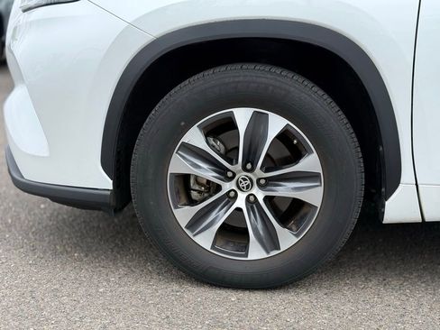 Used 2023 Toyota Highlander XLE FWD image 9