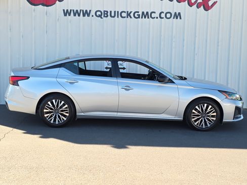 Used 2024 Nissan Altima 2.5 SV image 10