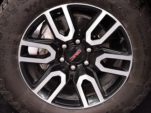 Used 2023 GMC Sierra 1500 AT4 w/ Technology Package AWD/4WD image 9
