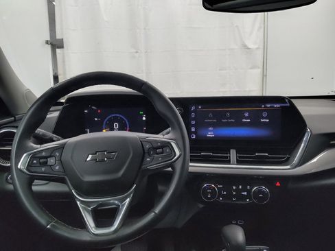 Used 2025 Chevrolet Trax ACTIV w/ Sunroof Package FWD image 22