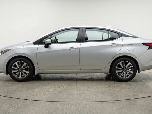 Used 2025 Nissan Versa SV FWD image 5