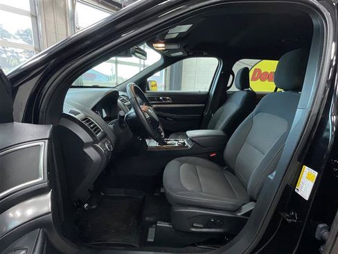 Used 2019 Ford Explorer XLT w/ Equipment Group 201A AWD/4WD image 11