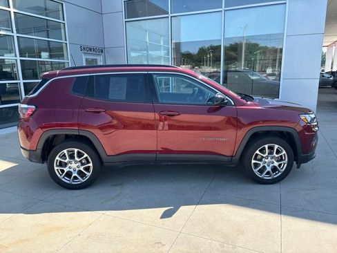 Used 2022 Jeep Compass Latitude AWD/4WD image 8