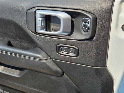 Used 2020 Jeep Wrangler Unlimited Sahara AWD/4WD image 11