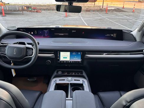 New 2025 Lincoln Navigator Reserve AWD/4WD image 29