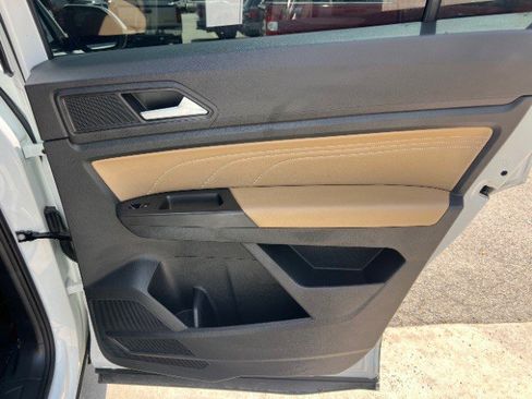 Used 2022 Volkswagen Atlas Cross Sport SE FWD image 27