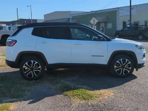 Used 2024 Jeep Compass Limited image 9