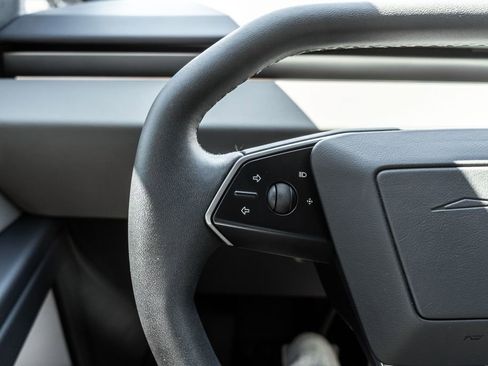 Used 2025 Tesla Cybertruck AWD Crew Cab image 21