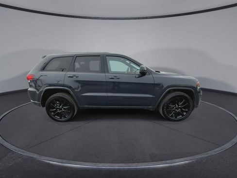 Used 2017 Jeep Grand Cherokee Altitude image 9