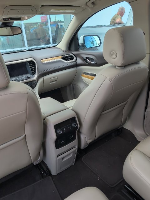 Used 2017 GMC Acadia Denali w/ Technology Package FWD image 10