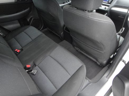 Used 2019 Subaru Outback 2.5i AWD/4WD image 12