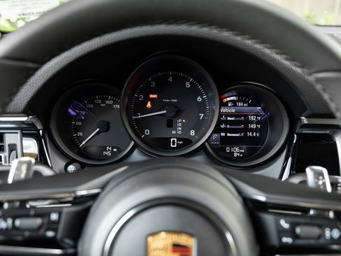 Certified 2026 Porsche Macan AWD/4WD image 14