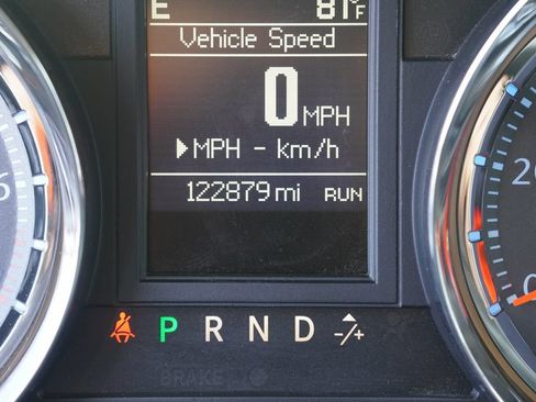 Used 2016 Chrysler Town & Country Touring-L FWD image 18